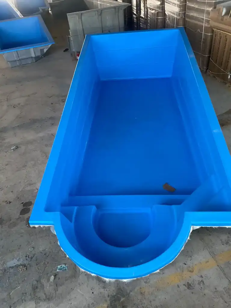 Piscina Rectangular con Jacuzzi 7,60x3,40mts Prof 1,00-1,70mts